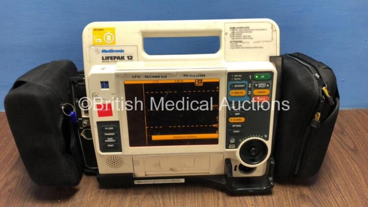 Medtronic Lifepak 12 Biphasic Defibrillator / Monitor with Screen Protector and 1 x Battery*Mfd 2009* (Powers Up) *37632499*