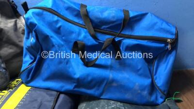 Mixed Lot Including 1 x Sager Emergency Traction Splint, 3 x Evac U Splint Vacuum Mattresses and 2 x Carry Bags - 4