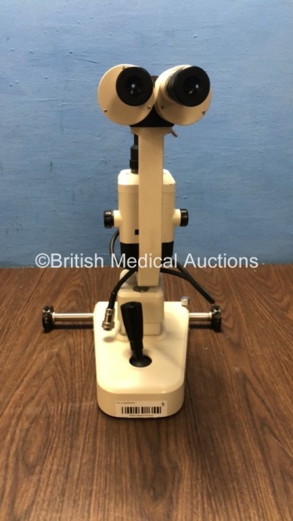 TopCon SL-1E Slit Lamp with 2 x Eyepieces (Unable to Power Test Due to No Power Supply) *S/N 614700*