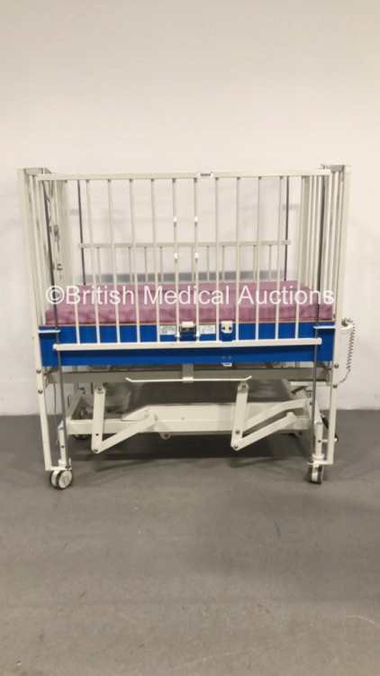 Huntleigh Nesbit Evans Electric Cot with Mattress and Controller (Powers Up)