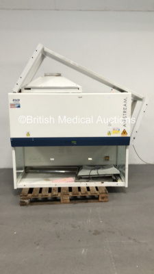 ESCO Class II BSC Airstream Biosafety Cabinet with Stand (Powers Up)