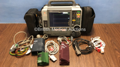 Medtronic Physio-Control Lifepak 15 12-Lead Monitor / Defibrillator *Mfd - 2010* Ref - 99577-000025 P/N - V15-2-000030 Software Version - 3207410-007 with Pacer, CO2, SPO2, NIBP, ECG, Auxiliary Power and Printer Options, 4 and 6 Lead ECG Leads, SPO2 Finge