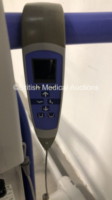 Arjo Maxi Move Electric Patient Hoist with Controller (Unable to Test Due to No Battery) * SN KMC-03303 * - 2
