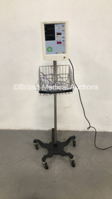 Datascope Accutorr Plus Patient Monitor on Stand (Powers Up) * SN A753868-G7 *