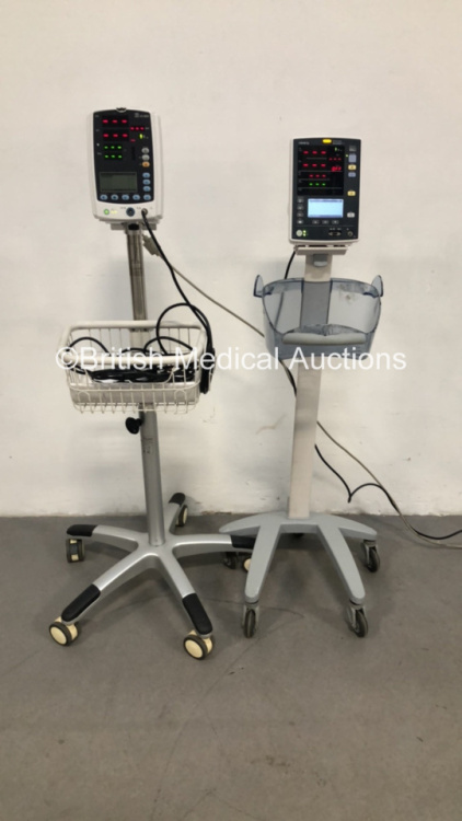 1 x Mindray Datascope Accutorr V Patient Monitor on Stand and 1 x Mindray VS-800 Patient Monitor on Stand with 1 x BP Hose (Both Power Up- 1 x Slight Damage-See Photos) * SN A7518982G2 / BY-82104383 *