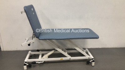 Unknown Make Hydraulic Patient Examination Couch (Hydraulics Tested Working) * Asset No FS 0059146 *