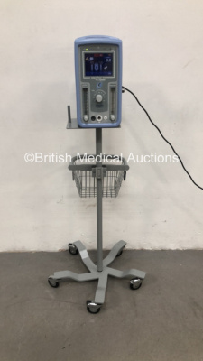 Viasys Healthcare Infant Flow SiPAP P/N 675-CFG-004 on Stand with Hoses (Powers Up) *W* * Mfd Sept 2008 *