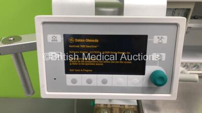 Datex-Ohmeda Aestiva/5 Anaesthesia Machine with Datex-Ohmeda Aestiva 7900 SmartVent Software Version 4.8 PSVPro,Absorber,Bellows,Hoses and Oxygen Mixer (Powers Up) - 2