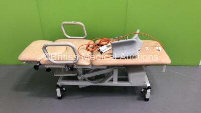 Huntleigh Akron Electric Patient Examination Couch with Controller and Stirrups (Powers Up) * SN 600752 *