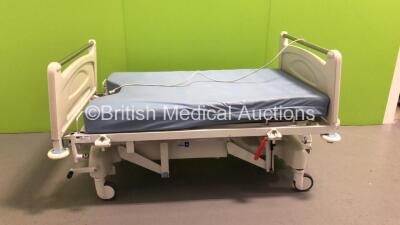 1 x Hunteligh Birthright 1700000E/L Electric Birthing Bed with 1 x Cushion and Controller (Powers Up - Incomplete - Missing Bottom Section and Cushion)