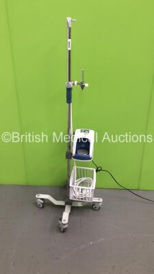 Fisher and Paykel Airvo 2 Humidifier on Stand with Hose (Powers Up) *S/N 150331012713*