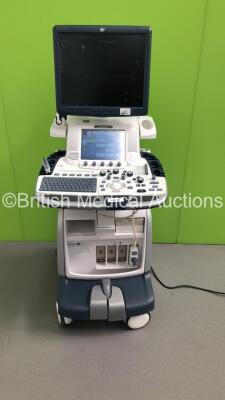 GE Logiq E9 Flat Screen Ultrasound Scanner Software Version R4 Software Revision 3.0 with 1 x Transducer/Probe (1 x C1-5 * Mfd Jan 2012 *)(Powers Up) * SN 126046US2 * * Mfd March 2014 *