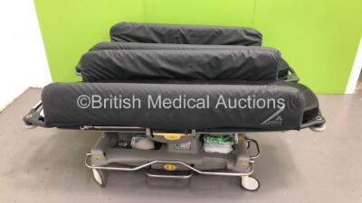 2 x Anetic Aid QA3 Hydraulic Patient Examination Couches with Mattresses (Both Hydraulics Tested Working) *S/N NA*