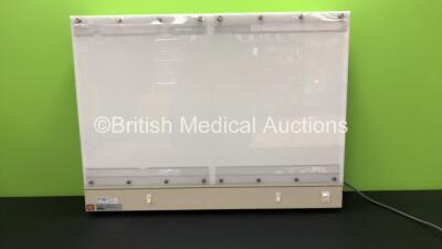 Wardray UL25 Light Box (Powers Up) *SN WP7459*