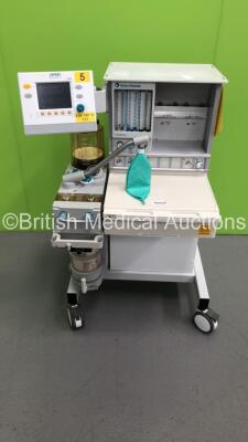 Datex-Ohmeda Aestiva/5 Anaesthesia Machine with Datex-Ohmeda 7100 Ventilator Software Version 1.4 with Bellows, Absorber and Hoses (Powers Up)