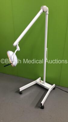 Daray Mobile Patient Examination Light (Powers Up) - 3