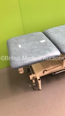 Huntleigh Nesbit Evans Hydraulic Patient Examination Couch (Hydraulics Tested Working-2 x Rips to Cushion-See Photos) - 2