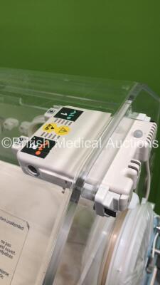 Drager Isolette 8000 Infant Incubator Version 4.00 with Mattress (Powers Up) - 5