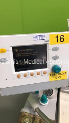 Datex-Ohmeda Aestiva/5 Anaesthesia Machine with Datex-Ohmeda 7100 Ventilator Software Version 1.4,Ohmeda Isotec 4 Vaporizer,Absorber,Bellows,Oxygen Mixer and Hoses (Powers Up) * SN AMVL00513 * - 2