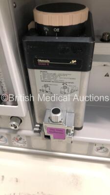 Datex-Ohmeda Aestiva/5 Anaesthesia Machine with Datex-Ohmeda 7100 Ventilator Software Version 1.4,Ohmeda Isotec 4 Vaporizer,Absorber,Bellows,Oxygen Mixer and Hoses (Powers Up) * SN AMVL00513 * - 5
