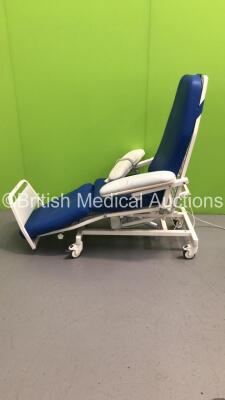 Digiterm Ltd Comfort-4 Dialysis / Therapy Chair with Controller (Powers Up - Not All Functions Working) (95640004872)