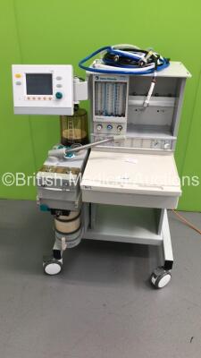 Datex-Ohmeda Aestiva/5 Anaesthesia Machine with Datex-Ohmeda 7100 Ventilator Software Version 1.4,Oxygen Mixer,Absorber,Bellows and Hoses (Powers Up) * SN AMVK00212 *