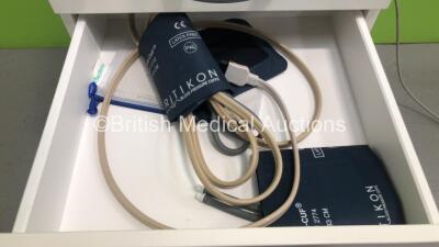 GE 250cx Series Fetal Monitor with 2 x US Transducers and SPO2 Finger Sensor (Powers Up) - 4