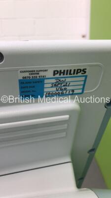 Philips Respironics V60 Ventilator on Stand Software Version 2.30 / Software Options AVAPS,C-Flex,Ramp and Auto-Trak + (Powers Up) * SN 100006119 * * Mfd 2009 * - 7