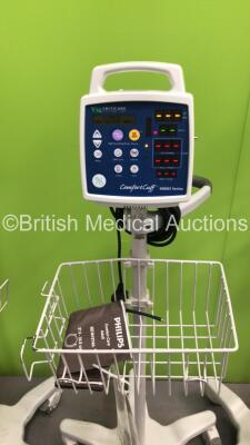 4 x Criticare Comfort Cuff Patient Monitors on Stands with 3 x BP Hoses,4 x BP Cuffs and 1 x SpO2 Finger Sensor (All Power Up) - 4