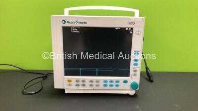 Datex-Ohmeda S/5 Compact Critical Care Monitor (Powers Up, Damaged Casing - See Photo) *4852937*