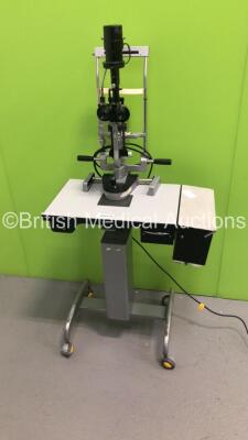 Haag-Streit Bern SL 900 Slit Lamp with 2 x 10 x Eyepieces and 2 x 16 x Eyepieces on Hydraulic Table (Powers Up with Good Bulb)