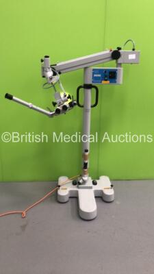 Zeiss Opmi 111 Surgical Microscope with 2 x 12,5x/18 B Eyepieces,1 x 12,5x Eyepiece,1 x f 250 T * Lens and 2 x Teaching Aids on Zeiss S21 Stand (Powers Up with Good Bulb)