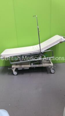 5 x Merivaara Acute Care Line Hydraulic Patient Trolleys with 5 x Mattresses * 1 x In Photo - 5 x Included *