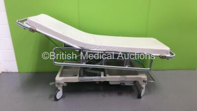 5 x Merivaara Acute Care Line Hydraulic Patient Trolleys with 5 x Mattresses * 1 x In Photo - 5 x Included *