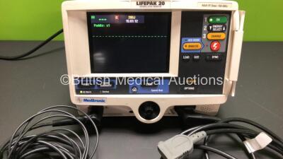 Medtronic Lifepak 20 Defibrillator / Monitor Including ECG and Printer Options with 1 x Paddle Lead, 1 x 3 Lead ECG Lead and 1 x Battery *Mfd 2007* (Powers Up) - 2