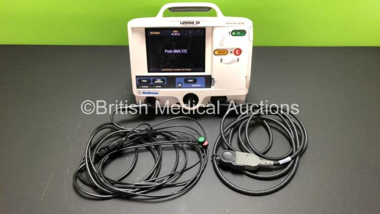 Medtronic Lifepak 20 Defibrillator / Monitor Including ECG and Printer Options with 1 x Paddle Lead, 1 x 3 Lead ECG Lead and 1 x Battery *Mfd 2007* (Powers Up)