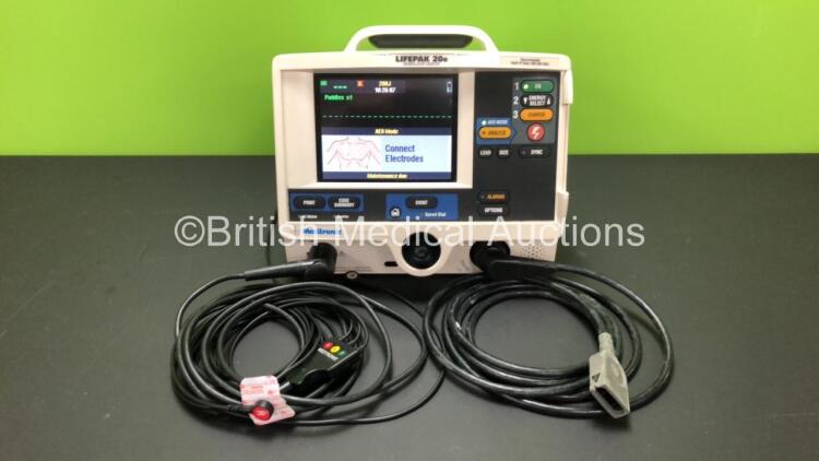 Medtronic Lifepak 20e Defibrillator with ECG and Printer Options with Paddle Lead and 3 Lead ECG Lead *Mfd 2009* (Powers Up)