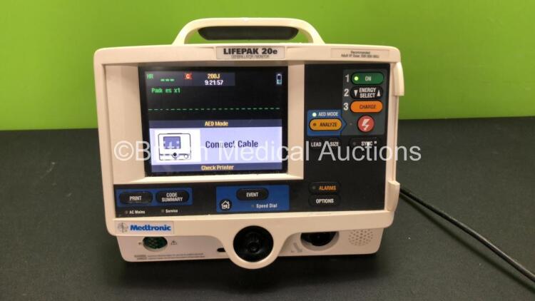 Medtronic Lifepak 20e Defibrillator with ECG and Printer Options (Powers Up)