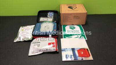 Philips Heartstart HS1 Defibrillator with 1 x Philips Ref M5070A Battery *Install Date 08-2026* with Philips M5071A Smart Pads Cartridge and Accessories in Carry Case (Powers Up in Excellent Condition)