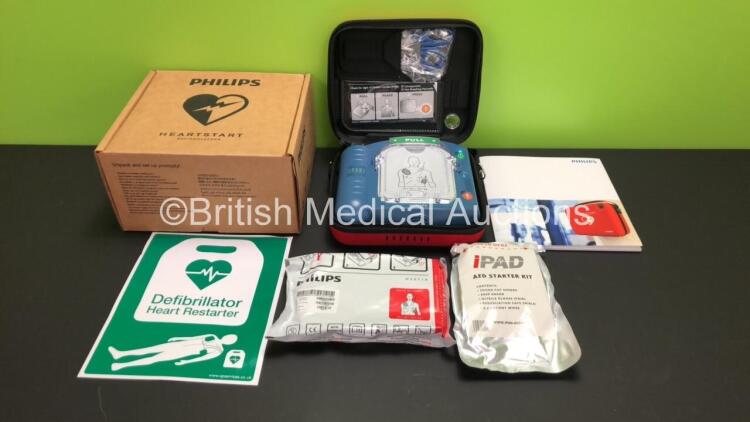 Philips Heartstart HS1 Defibrillator with 1 x Philips Ref M5070A Battery *Install Date 08-2026* with Philips M5071A Smart Pads Cartridge and Accessories in Carry Case (Powers Up and Boxed in Excellent Condition)