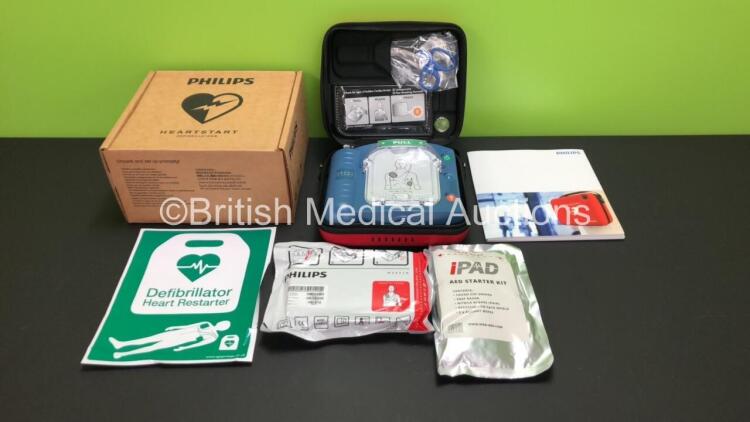 Philips Heartstart HS1 Defibrillator with 1 x Philips Ref M5070A Battery *Install Date 08-2026* with Philips M5071A Smart Pads Cartridge and Accessories in Carry Case (Powers Up and Boxed in Excellent Condition)