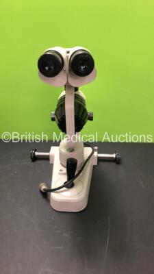 TopCon SL-2E Slit Lamp with 2 x 12,5x Eyepieces (Unable to Power Test Due to No Power Supply)