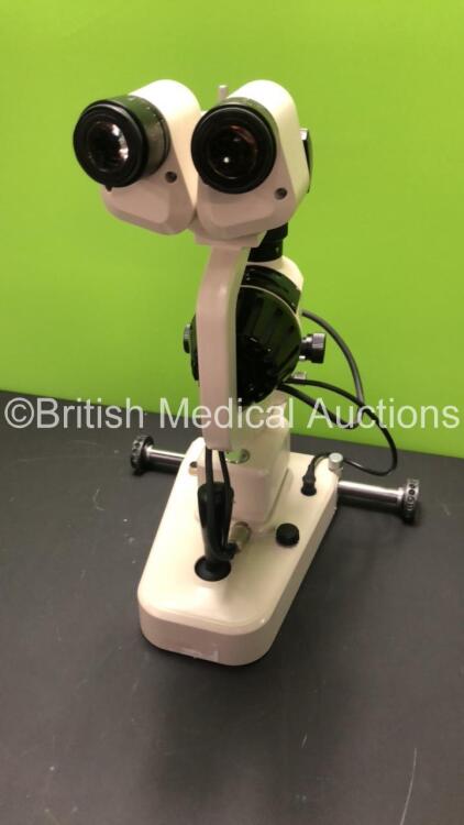 TopCon SL-4F Slit Lamp with 2 x 12,5x Eyepieces (Unable to Power Test Due to No Power Supply)