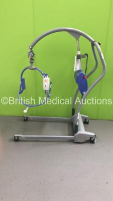 Arjo Maxi Twin Electric Patient Hoist with Battery and Controller (Powers Up)