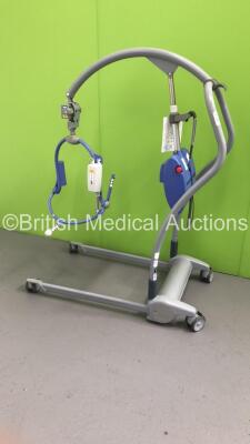 Arjo Maxi Twin Electric Patient Hoist with Battery and Controller (Powers Up) - 2