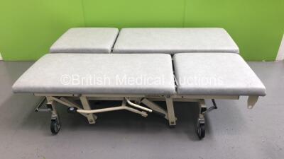 2 x Hydraulic Patient Examination Couches (Hydraulics Tested Working)