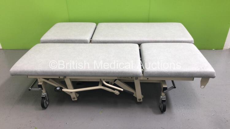 2 x Hydraulic Patient Examination Couches (Hydraulics Tested Working)