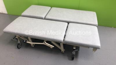 2 x Hydraulic Patient Examination Couches (Hydraulics Tested Working) - 2