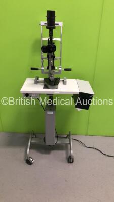 Haag Streit Bern Slit Lamp with 2 x 10 x Eyepieces on Hydraulic Table (Powers Up with Good Bulb) *S/N 90010979*