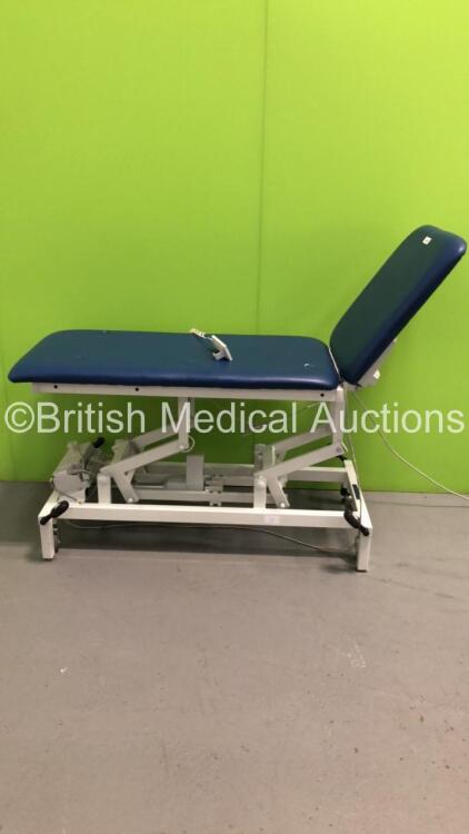 Huntleigh Electric Patient Examination Couch with Controller (Powers Up)